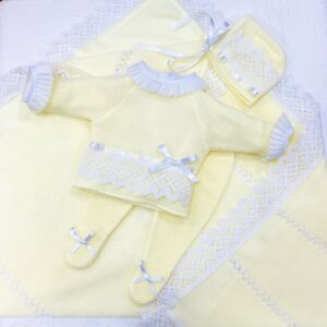 Precioso Conjunto Amarillo encaje blanco